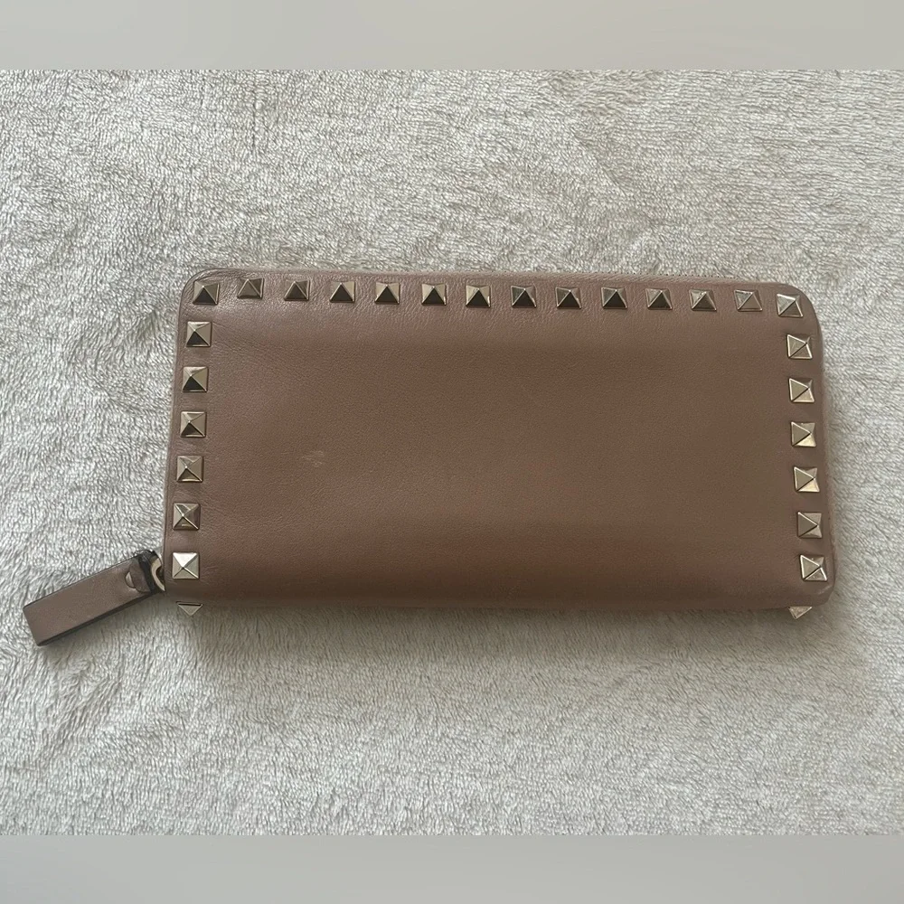 Valentino Garavani Rock Stud Pink Wallet with Gold Studs EUC - Picture 7 of 16